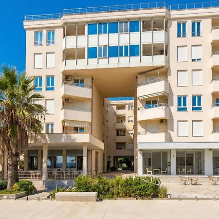 Azure Retreat Apartman *